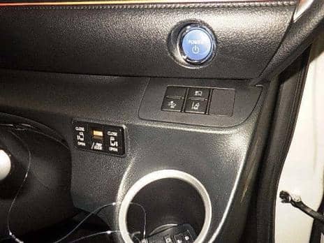 TOYOTA SIENTA HYBRID G 2017