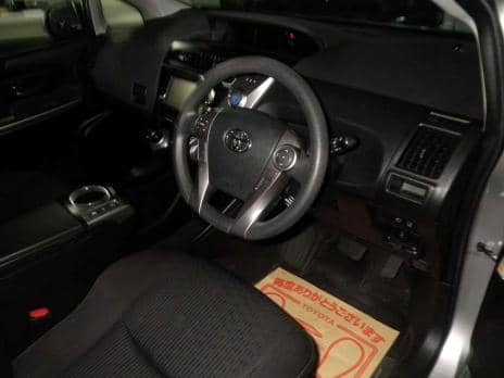 TOYOTA PRIUS ALPHA S 2017