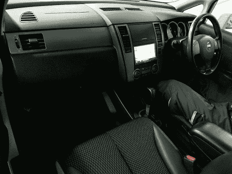 NISSAN TIIDA 15M 2010