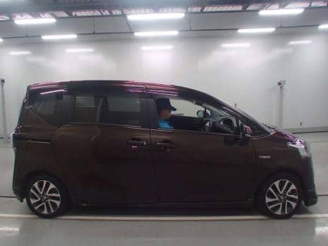 TOYOTA SIENTA HYBRID G 2017