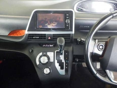 TOYOTA SIENTA HYBRID G 2017