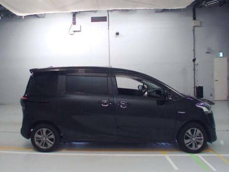 TOYOTA SIENTA HYBRID G 2017
