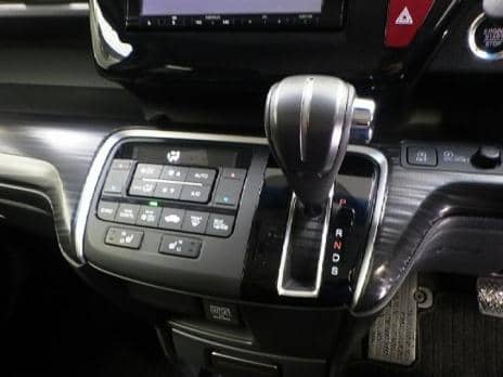 HONDA STEPWGN SPADA COOL SPIRIT 8 PERSON 2015