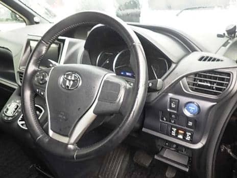 TOYOTA VOXY HYBRID ZS 2016