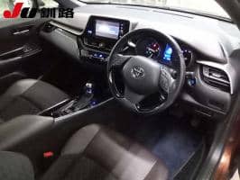 TOYOTA C-HR 4WD G-T 2017