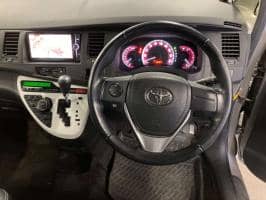 TOYOTA ISIS PLATANA V SELECTION WHITE INTERIOR 2012