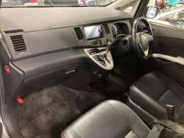 TOYOTA ISIS PLATANA V SELECTION WHITE INTERIOR 2012