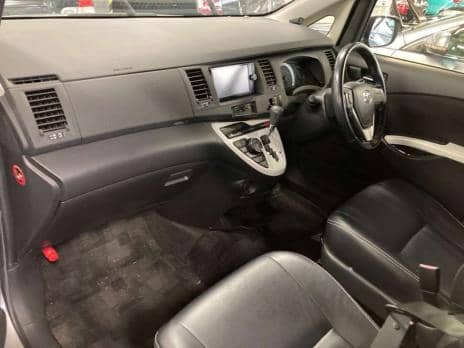 TOYOTA ISIS PLATANA V SELECTION WHITE INTERIOR 2012