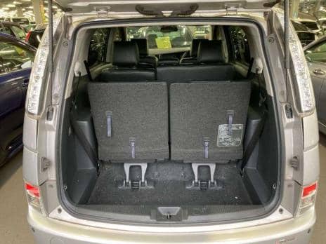 TOYOTA ISIS PLATANA V SELECTION WHITE INTERIOR 2012