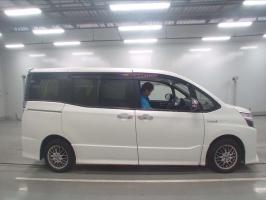 TOYOTA VOXY HYBRID ZS KIRAMEKI 2018