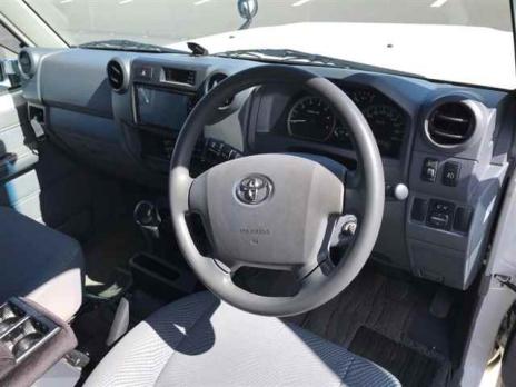 TOYOTA LAND CRUISER 70 VAN 2015