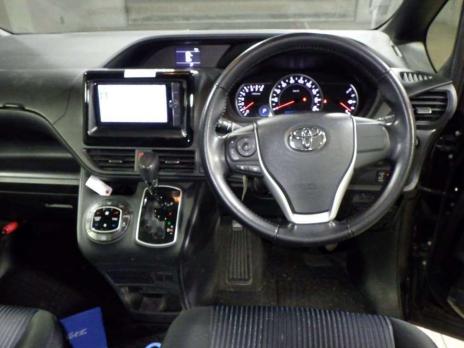 TOYOTA VOXY ZS 4WD 2014