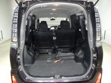 TOYOTA VOXY ZS 4WD 2014