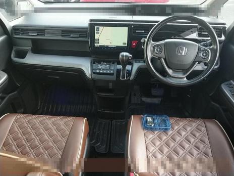 HONDA STEPWGN SPADA 2015