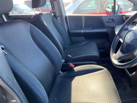HONDA FREED SPIKE G 2016