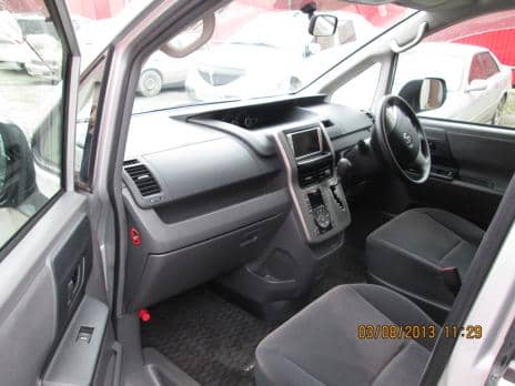 TOYOTA VOXY  X 4WD 2009