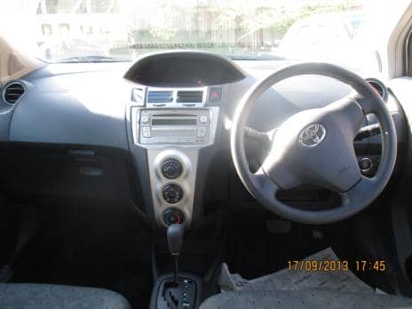 TOYOTA VITZ 2009