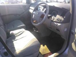 TOYOTA ISIS L G EDITION 2010