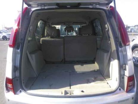 TOYOTA ISIS L G EDITION 2010