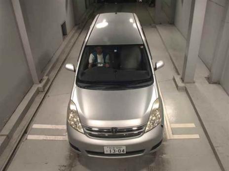 TOYOTA ISIS L G EDITION 2010