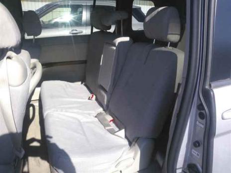 TOYOTA ISIS L G EDITION 2010