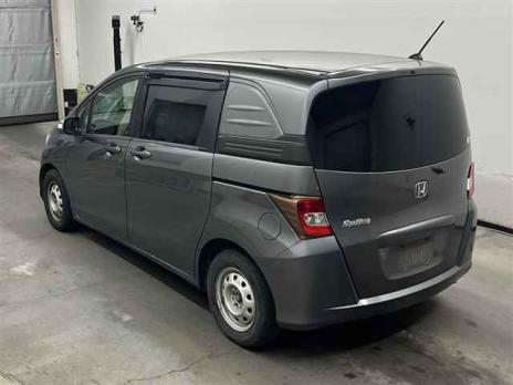 HONDA FREED SPIKE G 2011