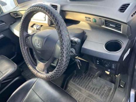 HONDA FREED SPIKE G 2011