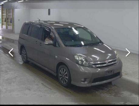 TOYOTA ISIS PLATANA 2010