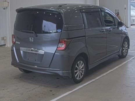 HONDA FREED SPIKE G AERO 2011