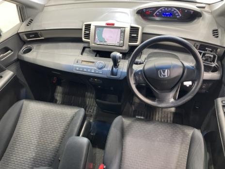 HONDA FREED SPIKE G AERO 2011