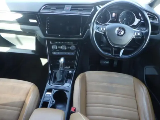 VOLKSWAGEN GOLF TOURAN 2017