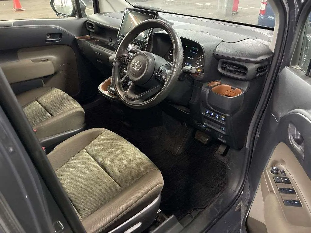 TOYOTA SIENTA G 2022