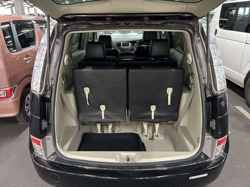 TOYOTA ISIS L X SELECTION 2013