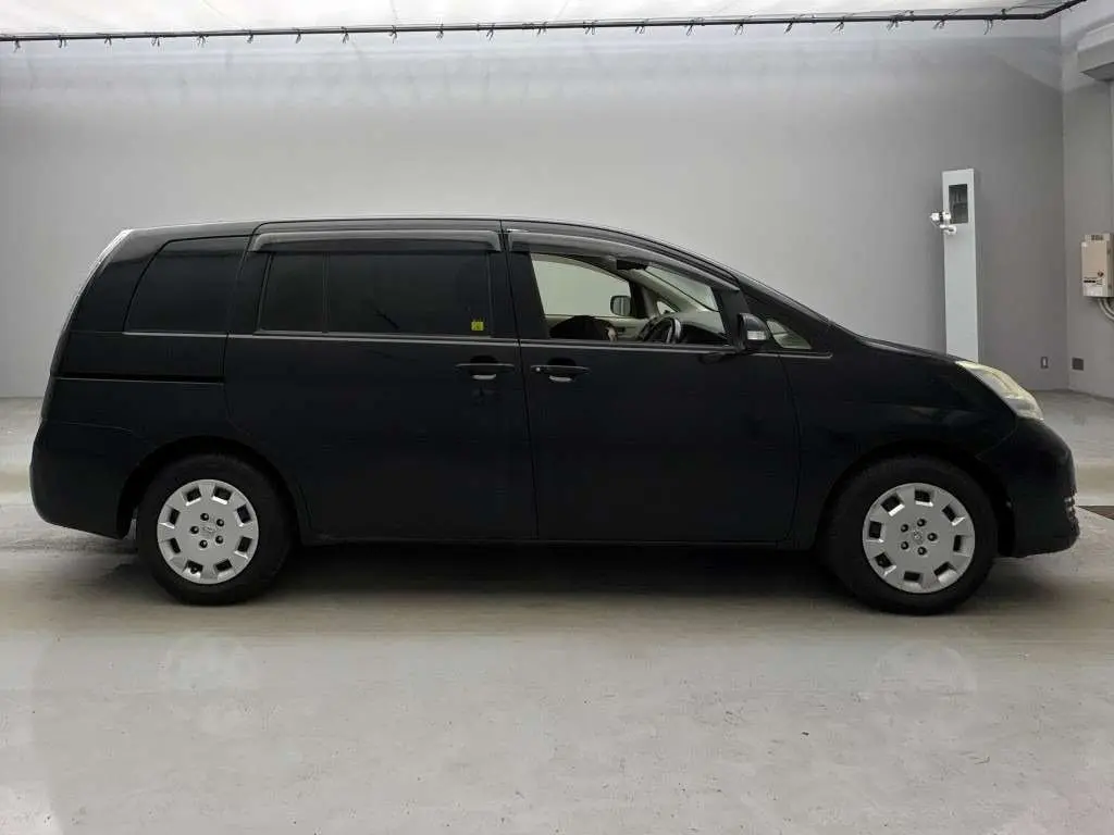 TOYOTA ISIS L X SELECTION 2013