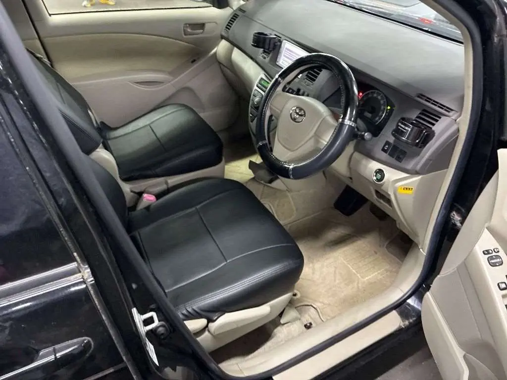 TOYOTA ISIS L X SELECTION 2013