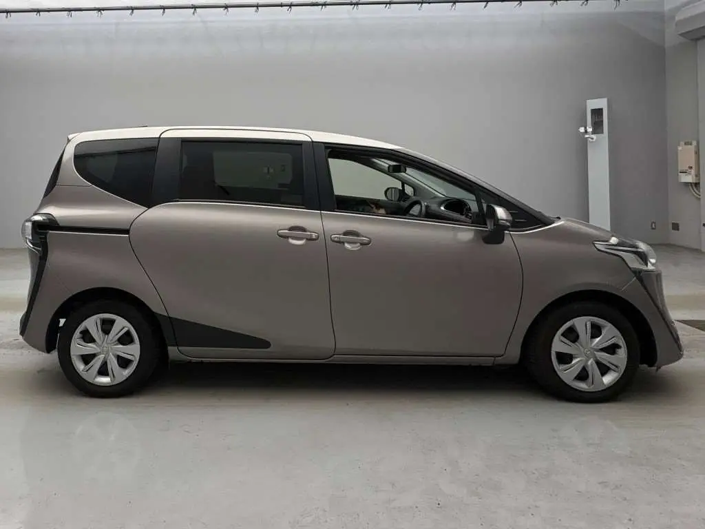 TOYOTA SIENTA G 2022