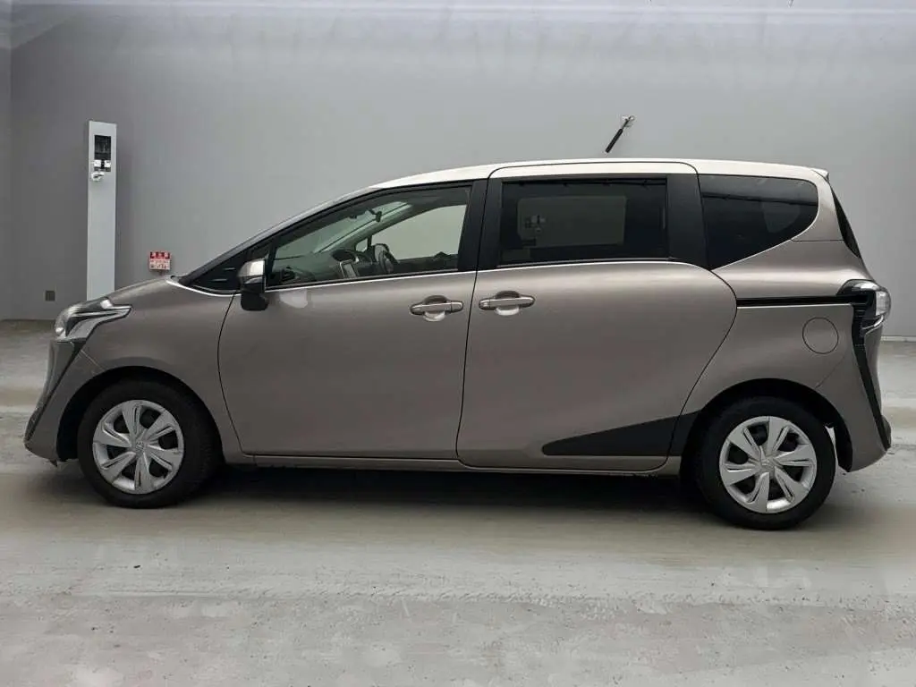 TOYOTA SIENTA G 2022