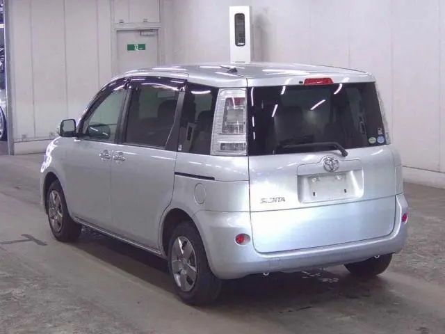 TOYOTA SIENTA DICE 2011