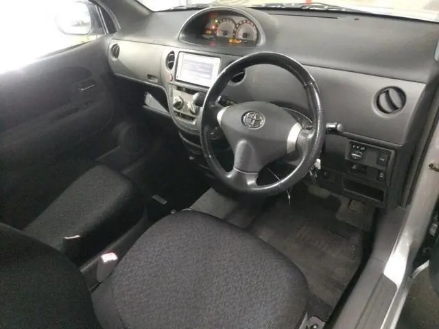 TOYOTA SIENTA DICE 2011
