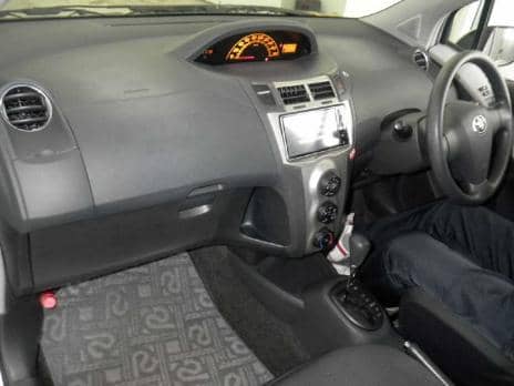 TOYOTA VITZ F-LTD 2009