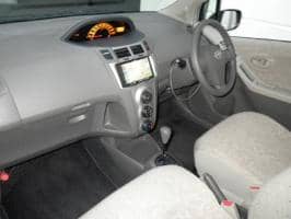 TOYOTA VITZ F 2010