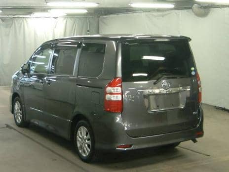TOYOTA NOAH S 2010