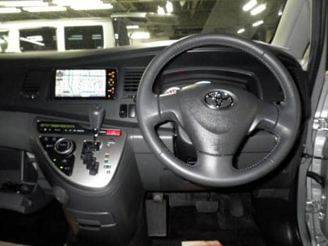 TOYOTA ISIS PLATANA 2010