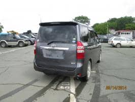 TOYOTA NOAH 2011