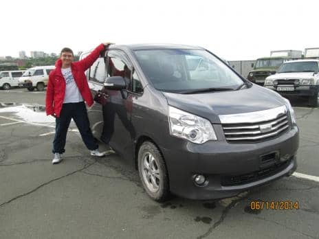 TOYOTA NOAH 2011