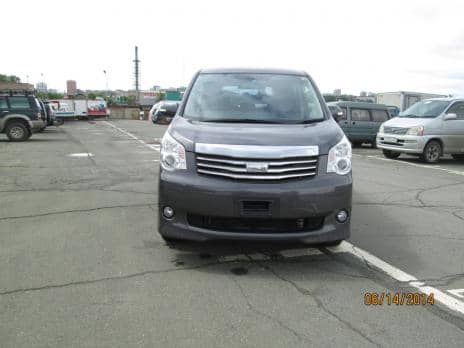 TOYOTA NOAH 2011