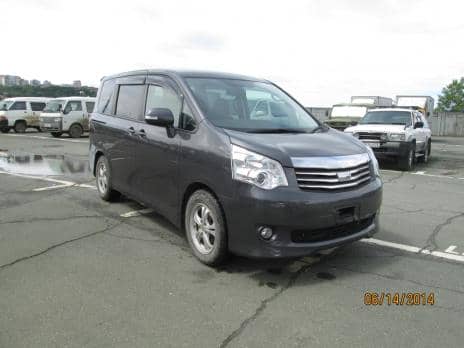 TOYOTA NOAH 2011