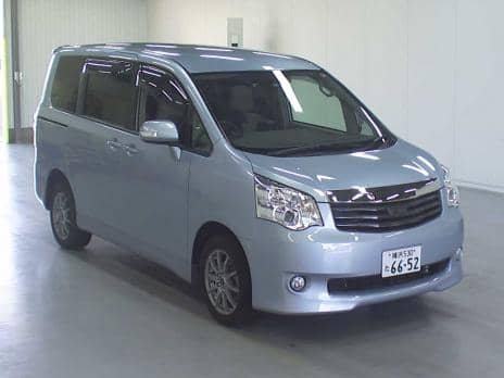 TOYOTA NOAH X 2010