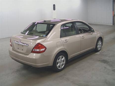 NISSAN TIIDA LATIO 15M 2010