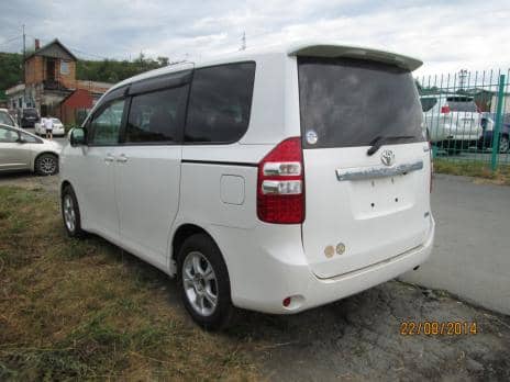TOYOTA NOAH YY 2010